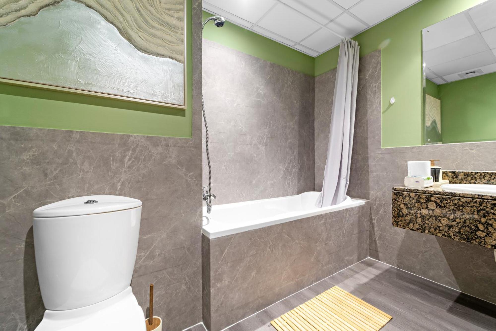 Aesthetic , Sleeps 6, Pool, Gym & Waterfront Views Casa vacanze Dubai