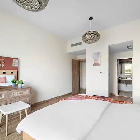 Aesthetic Beach Apartment , Sleeps 6, Pool, Gym & Waterfront Views Dubaï Extérieur photo