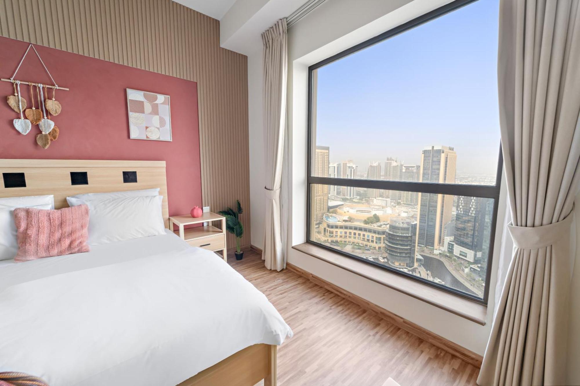 Aesthetic , Sleeps 6, Pool, Gym & Waterfront Views Ferienhaus