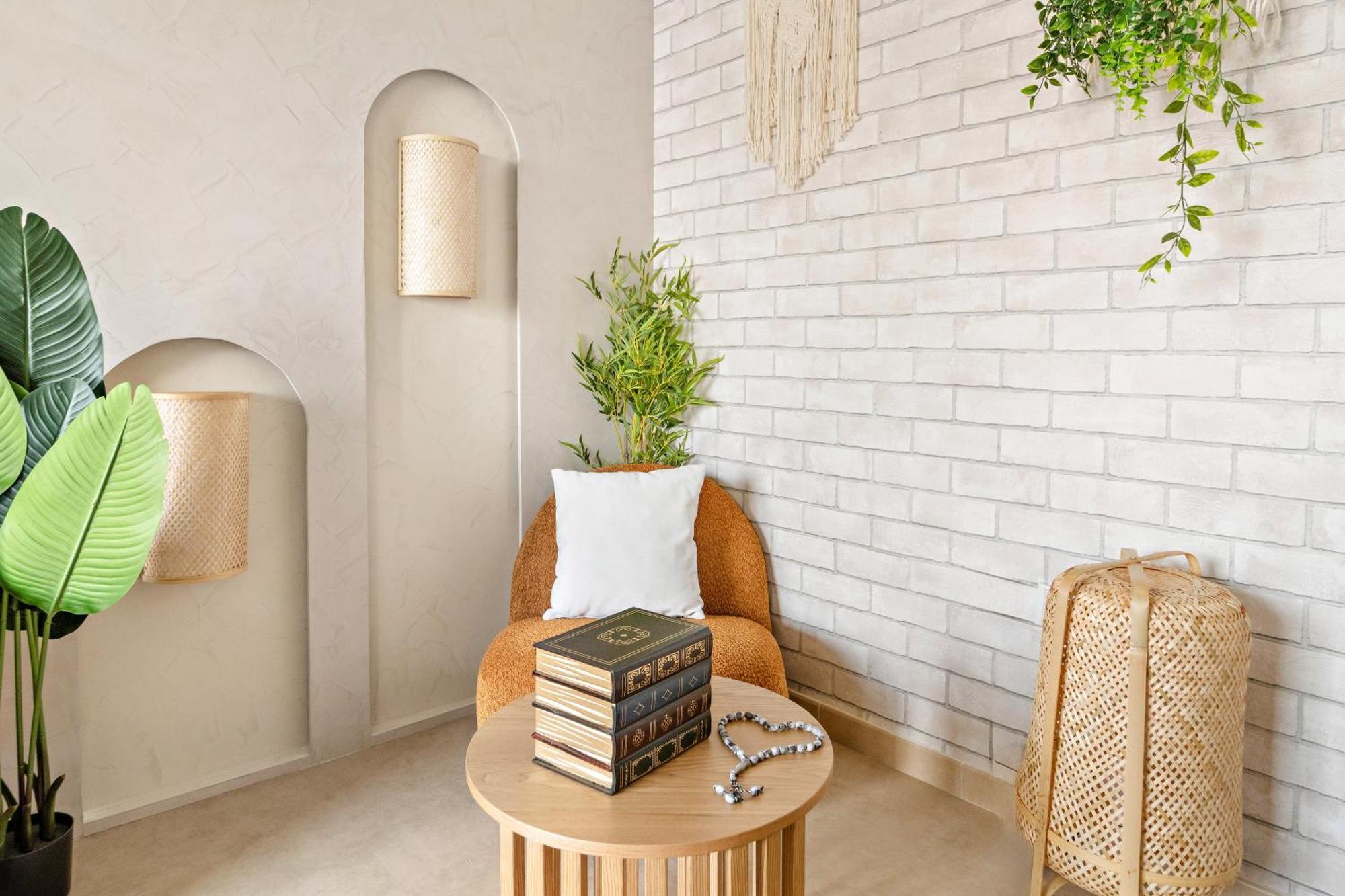 Aesthetic , Sleeps 6, Pool, Gym & Waterfront Views * Dubai