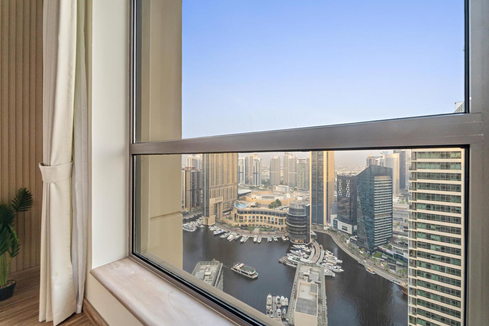 Aesthetic , Sleeps 6, Pool, Gym & Waterfront Views Ferienhaus