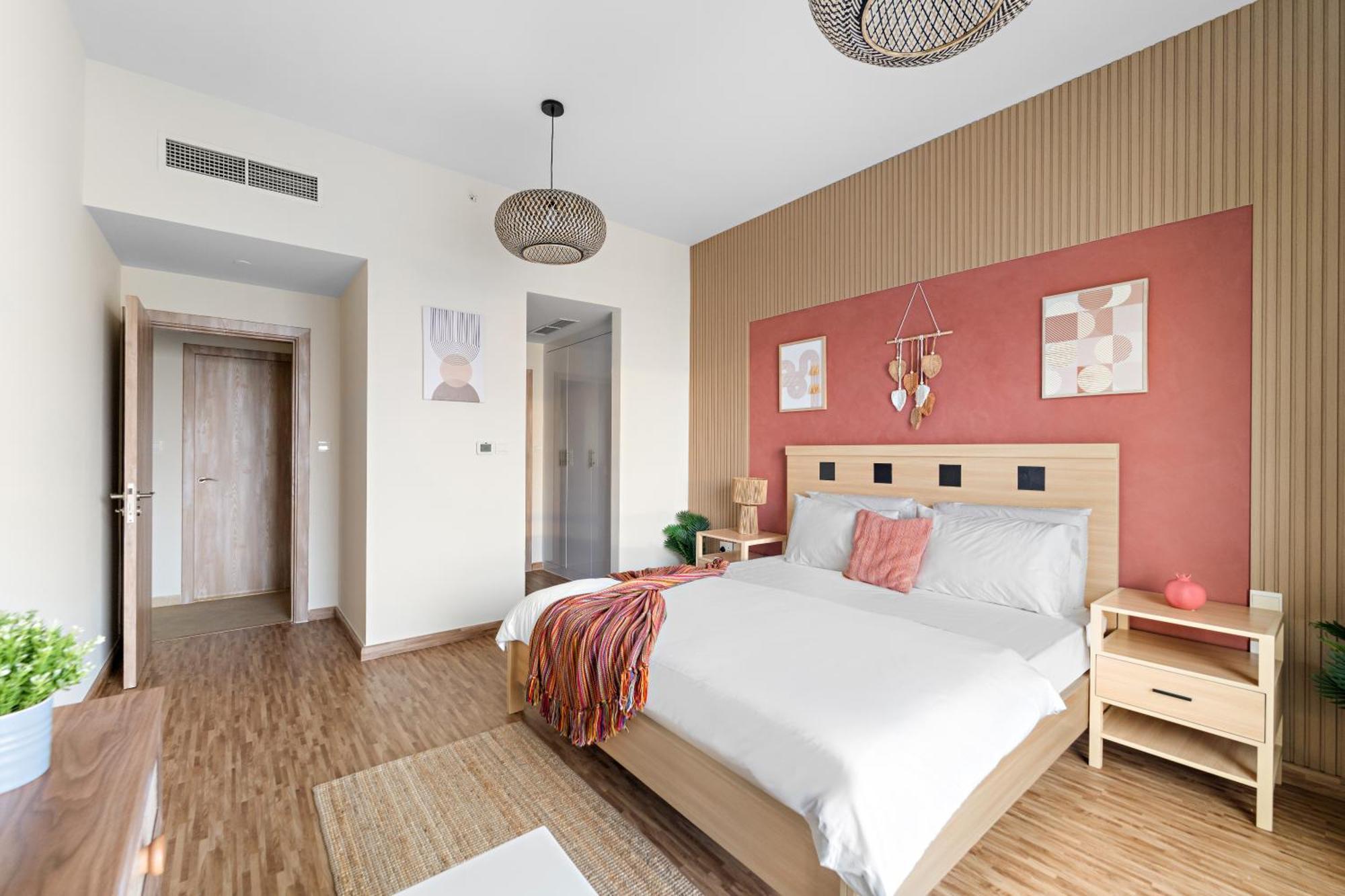 Ferienhaus Aesthetic , Sleeps 6, Pool, Gym & Waterfront Views