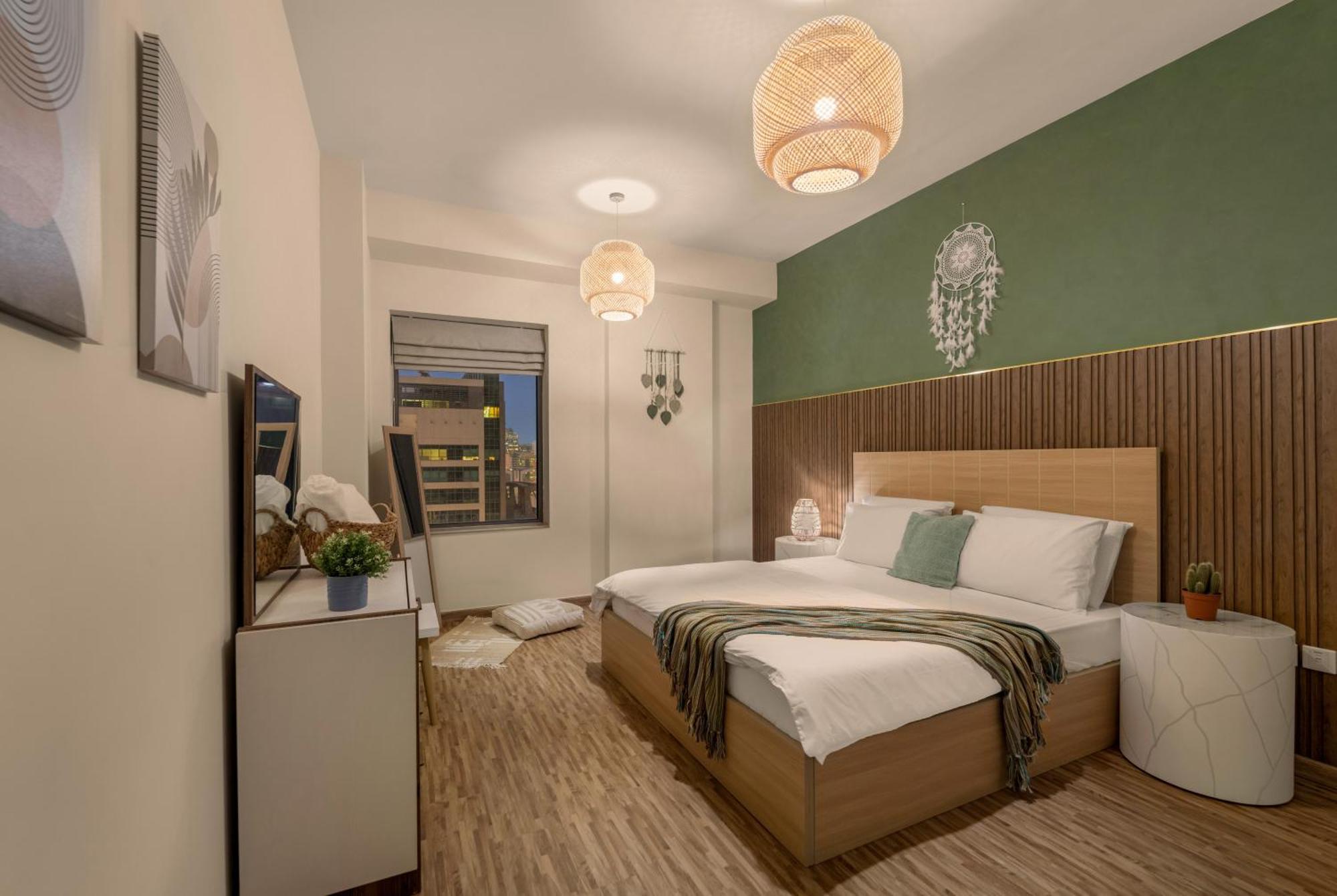 Aesthetic , Sleeps 6, Pool, Gym & Waterfront Views Ferienhaus *