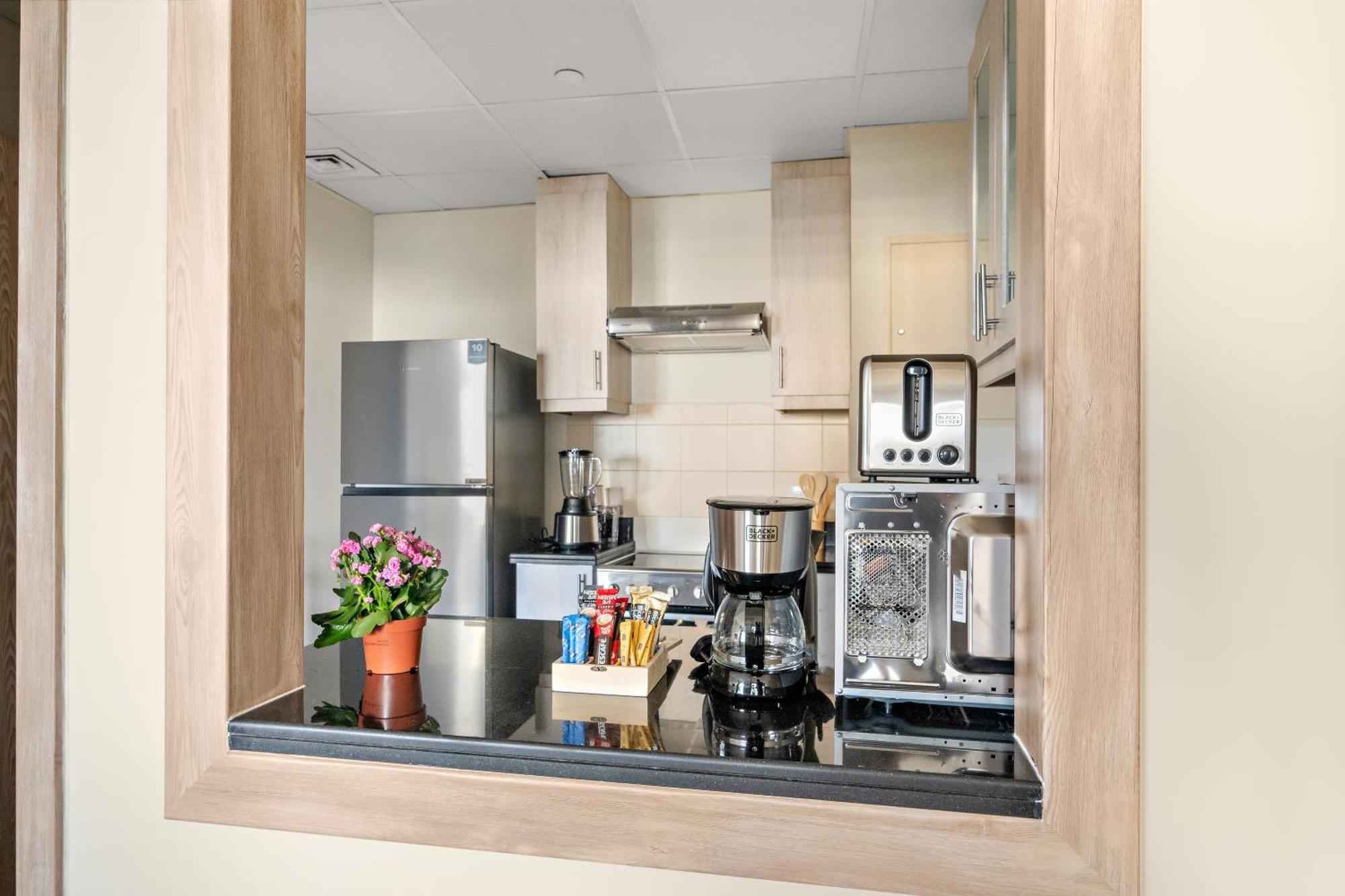 Ferienhaus Aesthetic , Sleeps 6, Pool, Gym & Waterfront Views