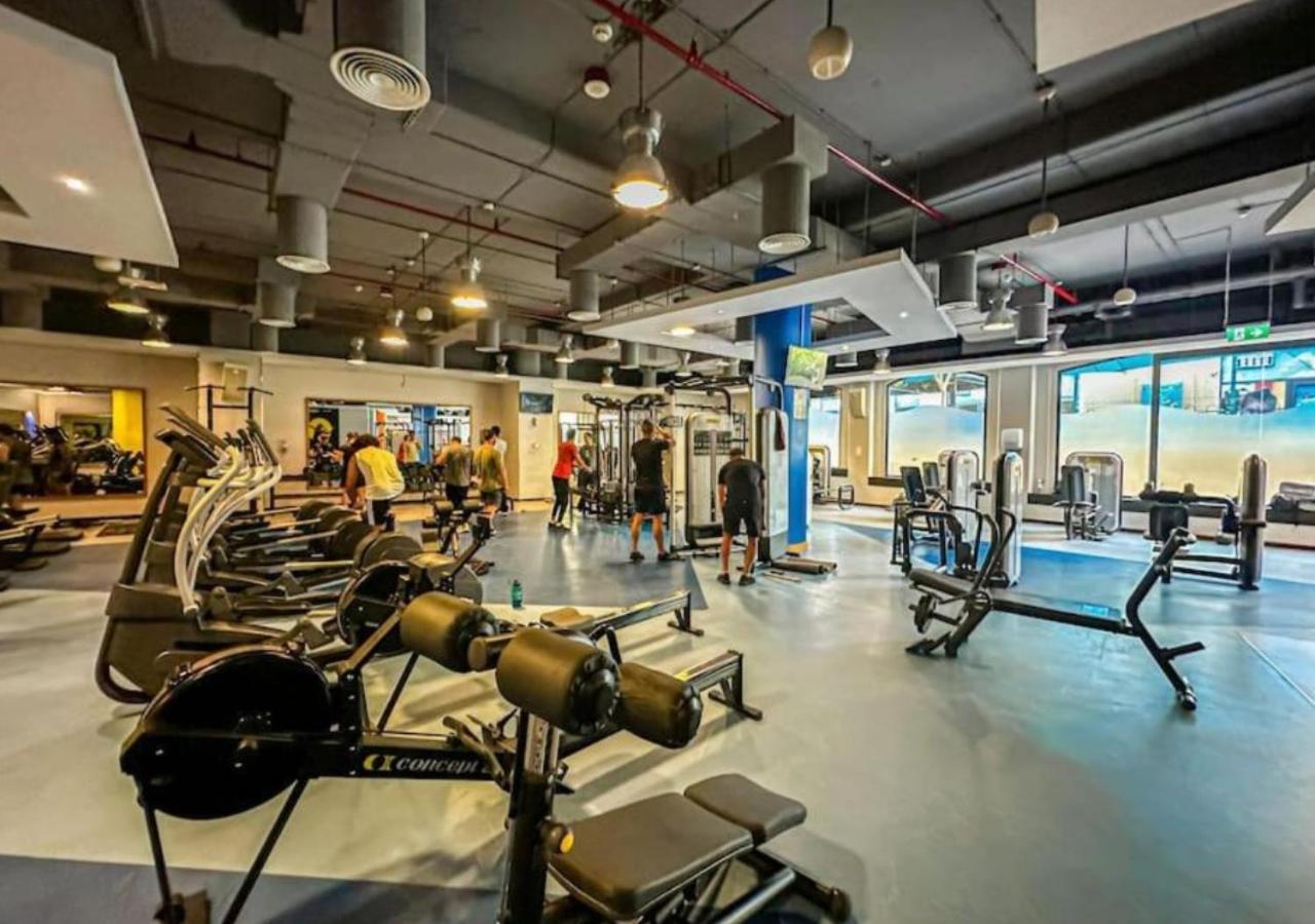 Aesthetic , Sleeps 6, Pool, Gym & Waterfront Views Ferienhaus *