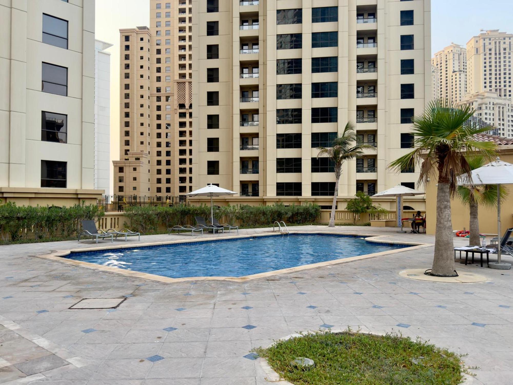 Ferienhaus Aesthetic , Sleeps 6, Pool, Gym & Waterfront Views *