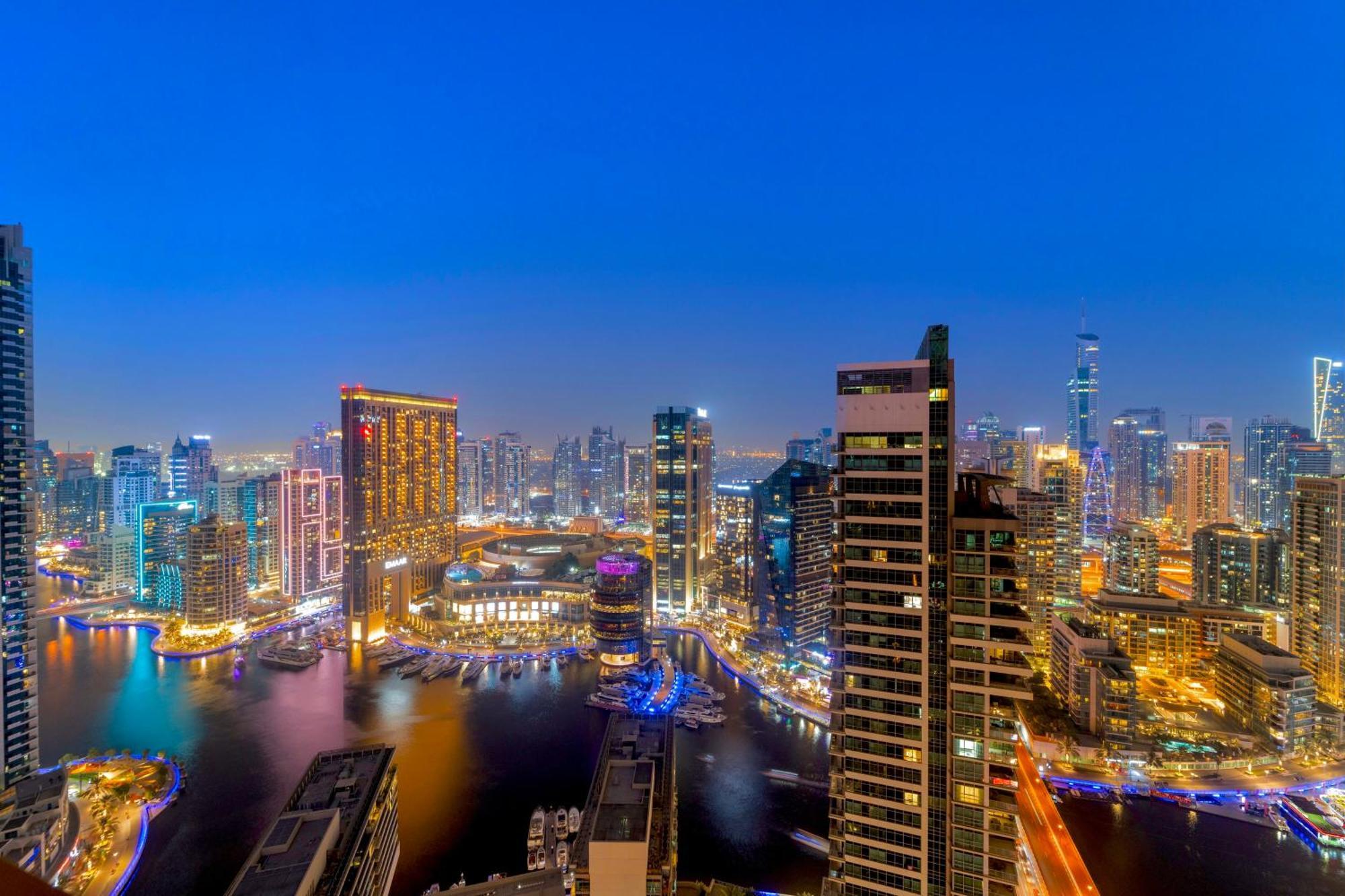 Aesthetic , Sleeps 6, Pool, Gym & Waterfront Views * Dubai