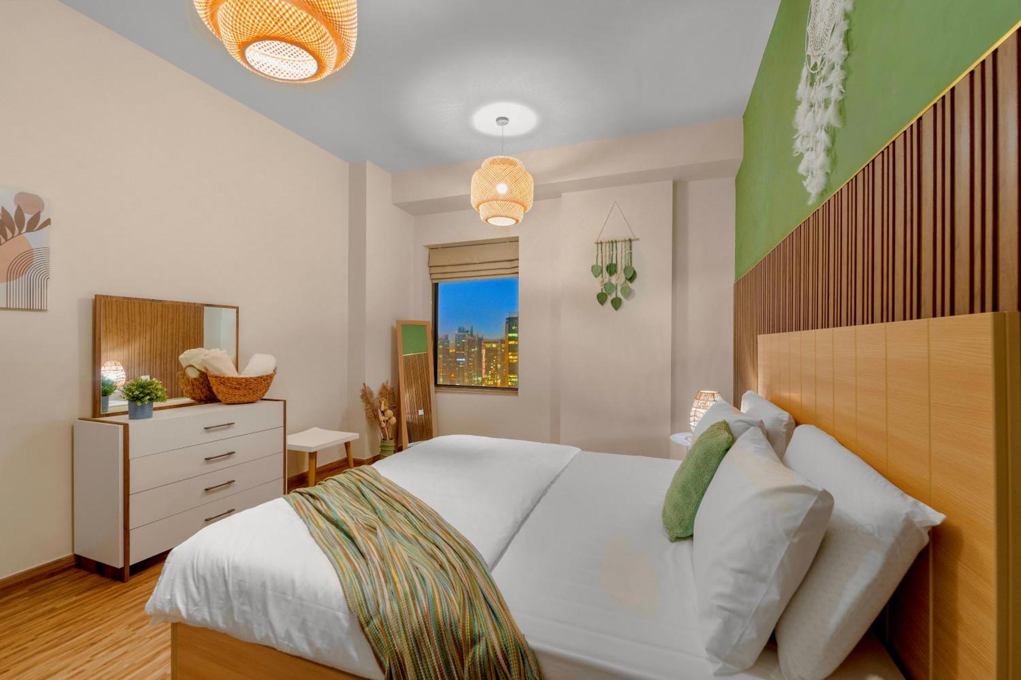 Ferienhaus Aesthetic , Sleeps 6, Pool, Gym & Waterfront Views