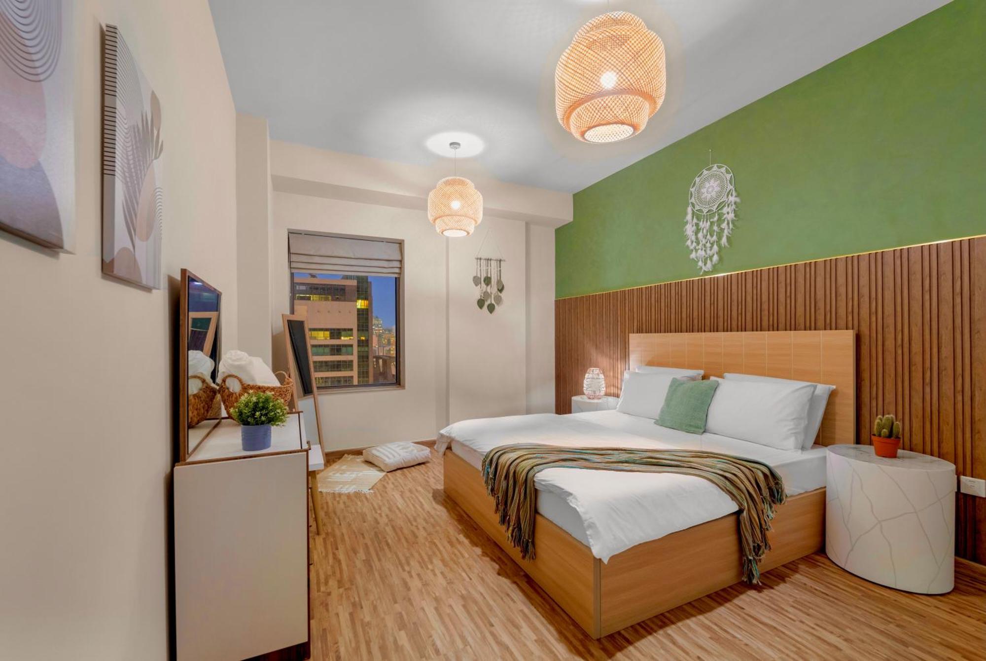 Ferienhaus Aesthetic , Sleeps 6, Pool, Gym & Waterfront Views